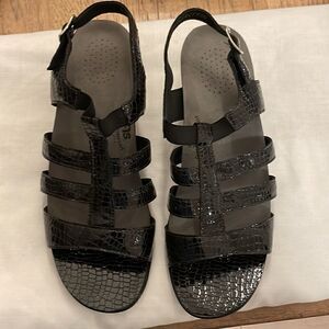 SAS ALLEGRO BLACK CROC SANDALS.  NEW